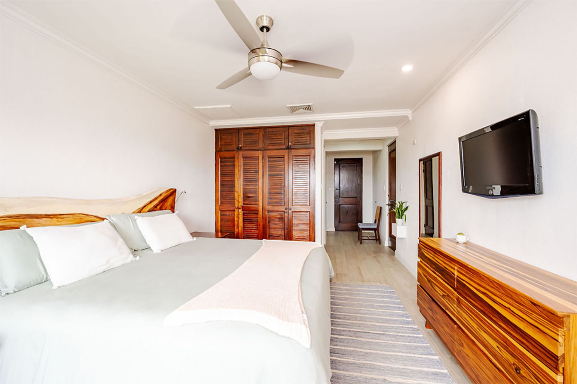 luxury condo Reserva Conchal, beachfront condo Costa Rica, Carao community condo for sale, turnkey condo Playa Conchal, ocean vi