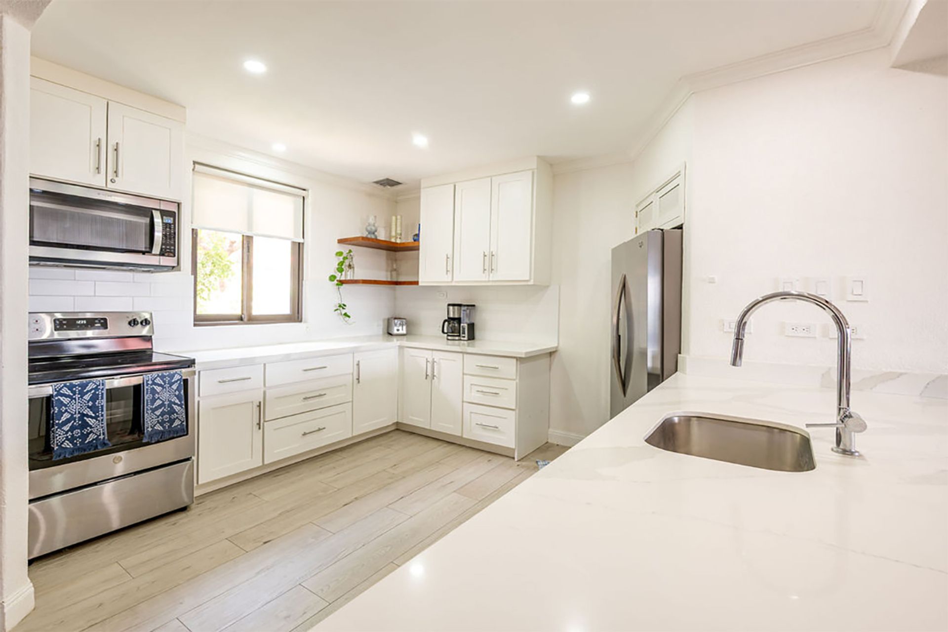 luxury condo Reserva Conchal, beachfront condo Costa Rica, Carao community condo for sale, turnkey condo Playa Conchal, ocean vi