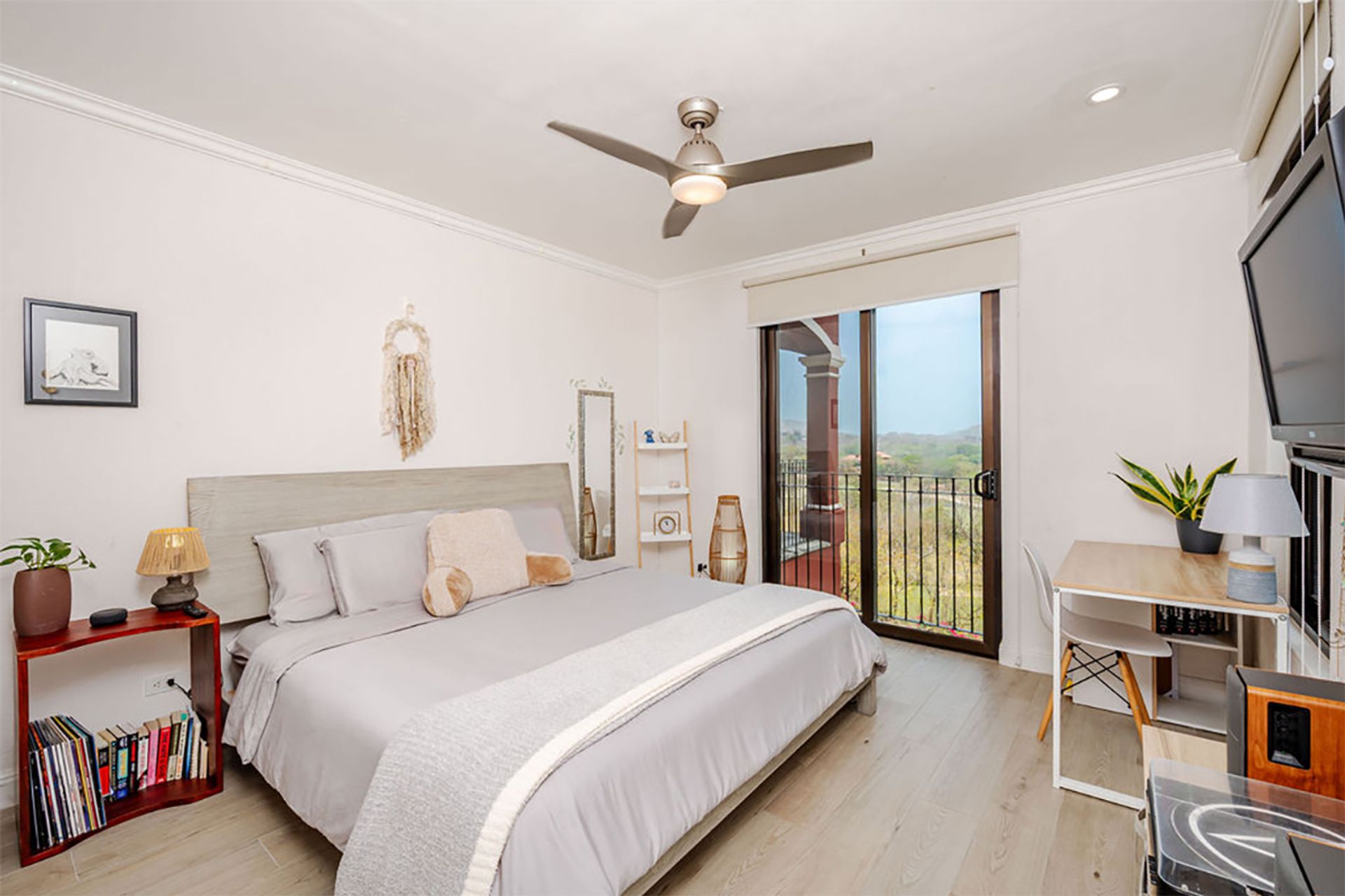 luxury condo Reserva Conchal, beachfront condo Costa Rica, Carao community condo for sale, turnkey condo Playa Conchal, ocean vi