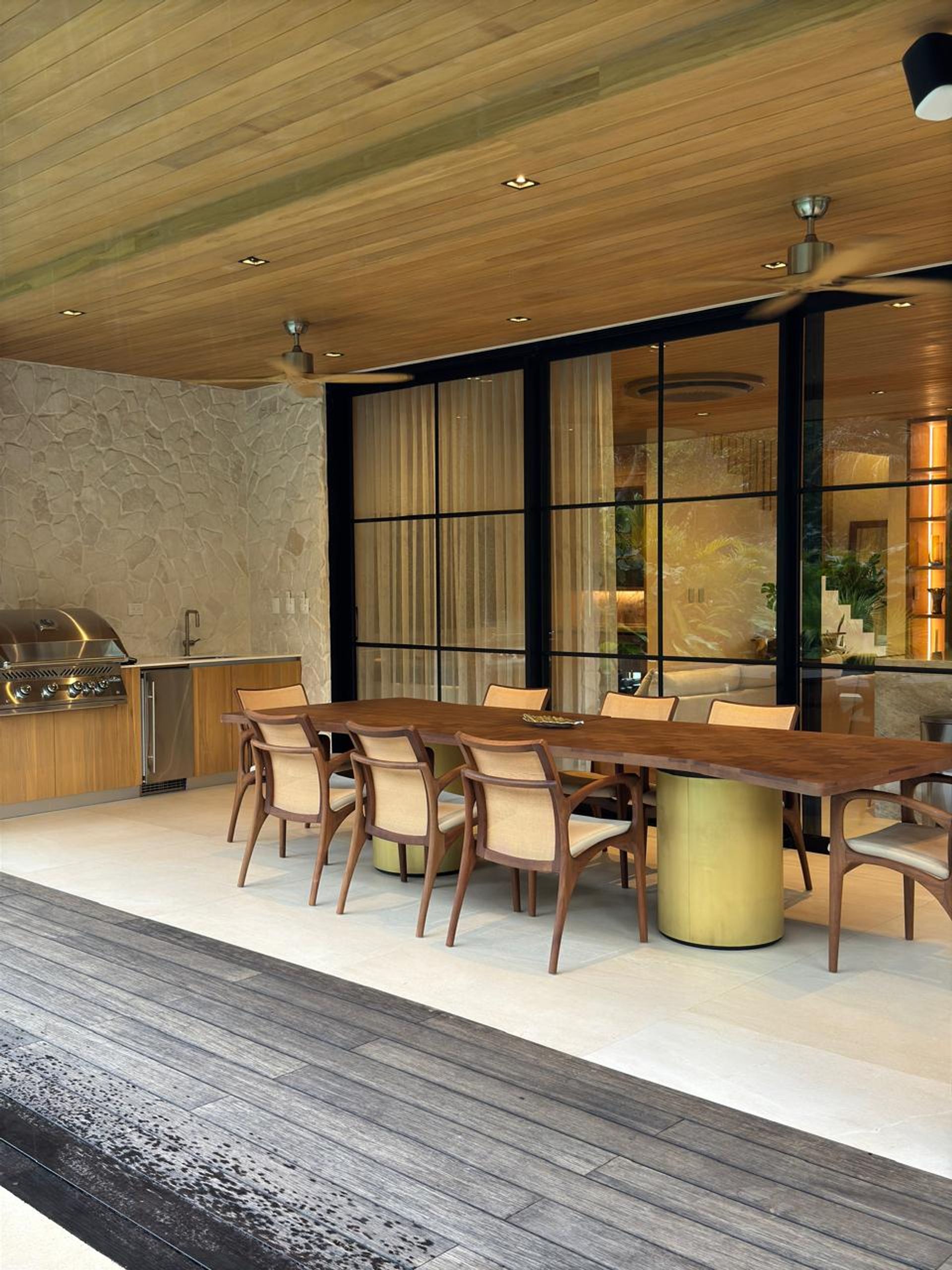 3f523fc5-61a9-41a1-a132-4f9d2235a48c