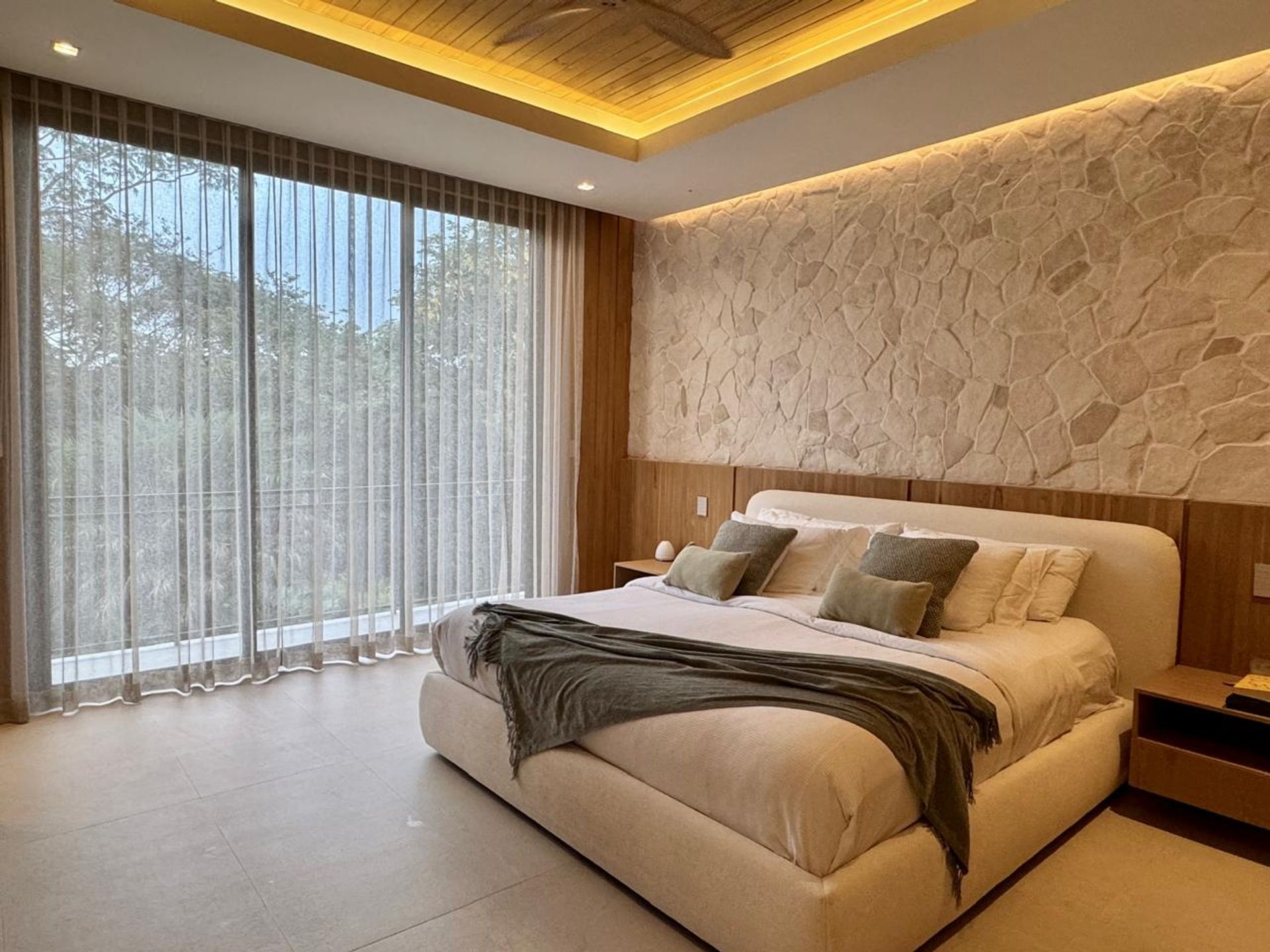 3f523fc5-61a9-41a1-a132-4f9d2235a48c