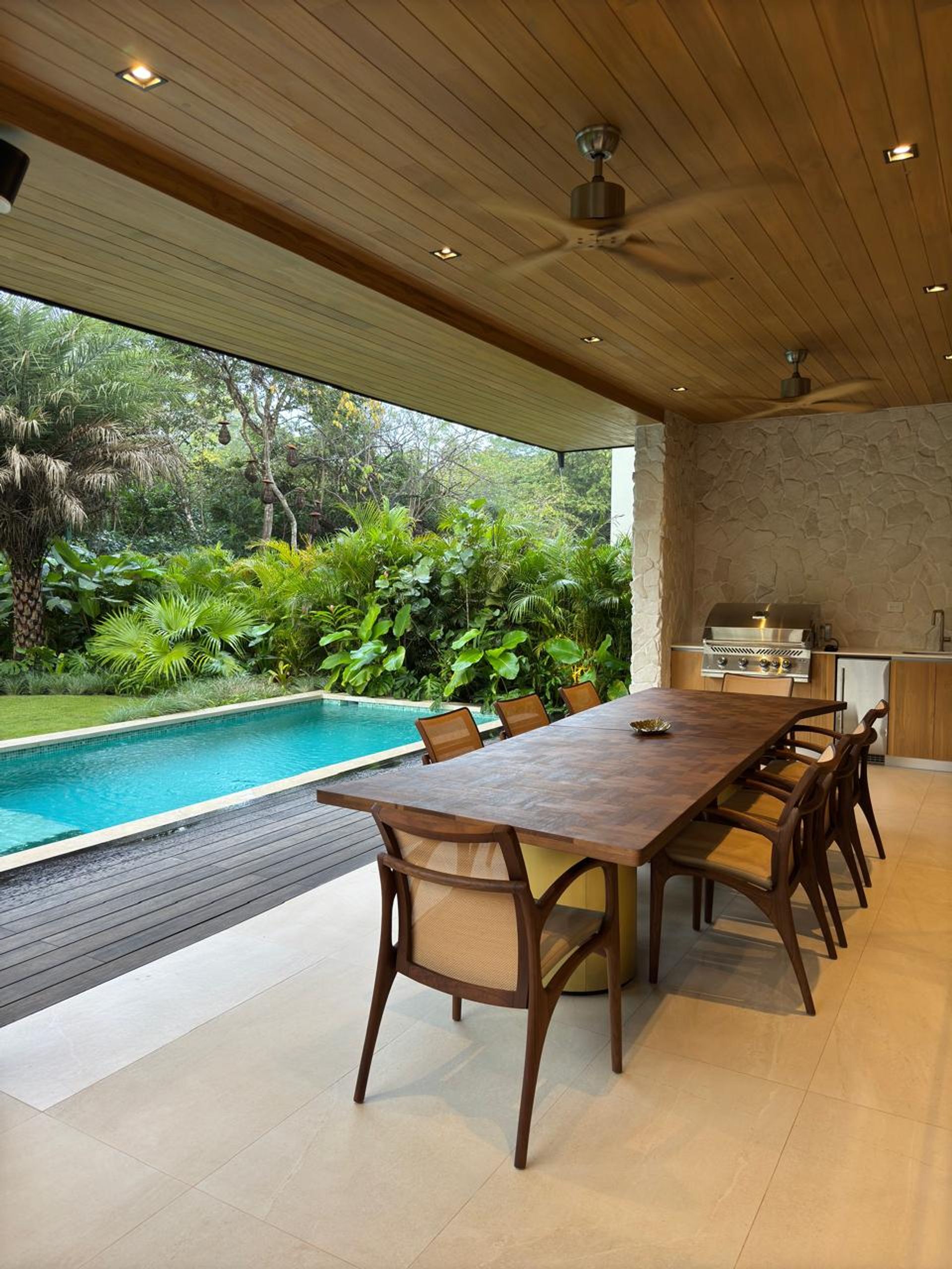 3f523fc5-61a9-41a1-a132-4f9d2235a48c