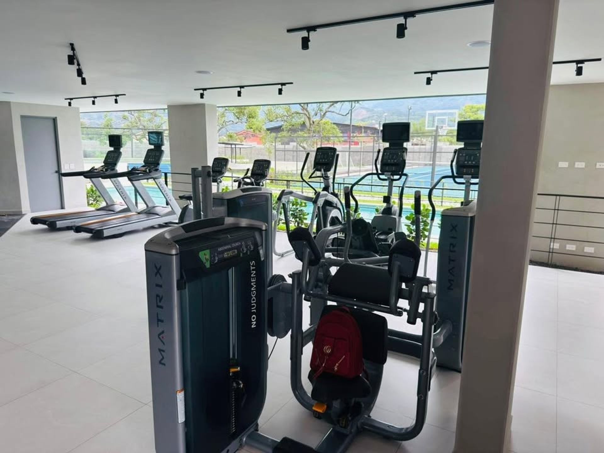 Latitud lindora 4 bedroom house for sale, venta de casa de casa de 4 habitaciones nueva en santa ana latitud lindora contemporar