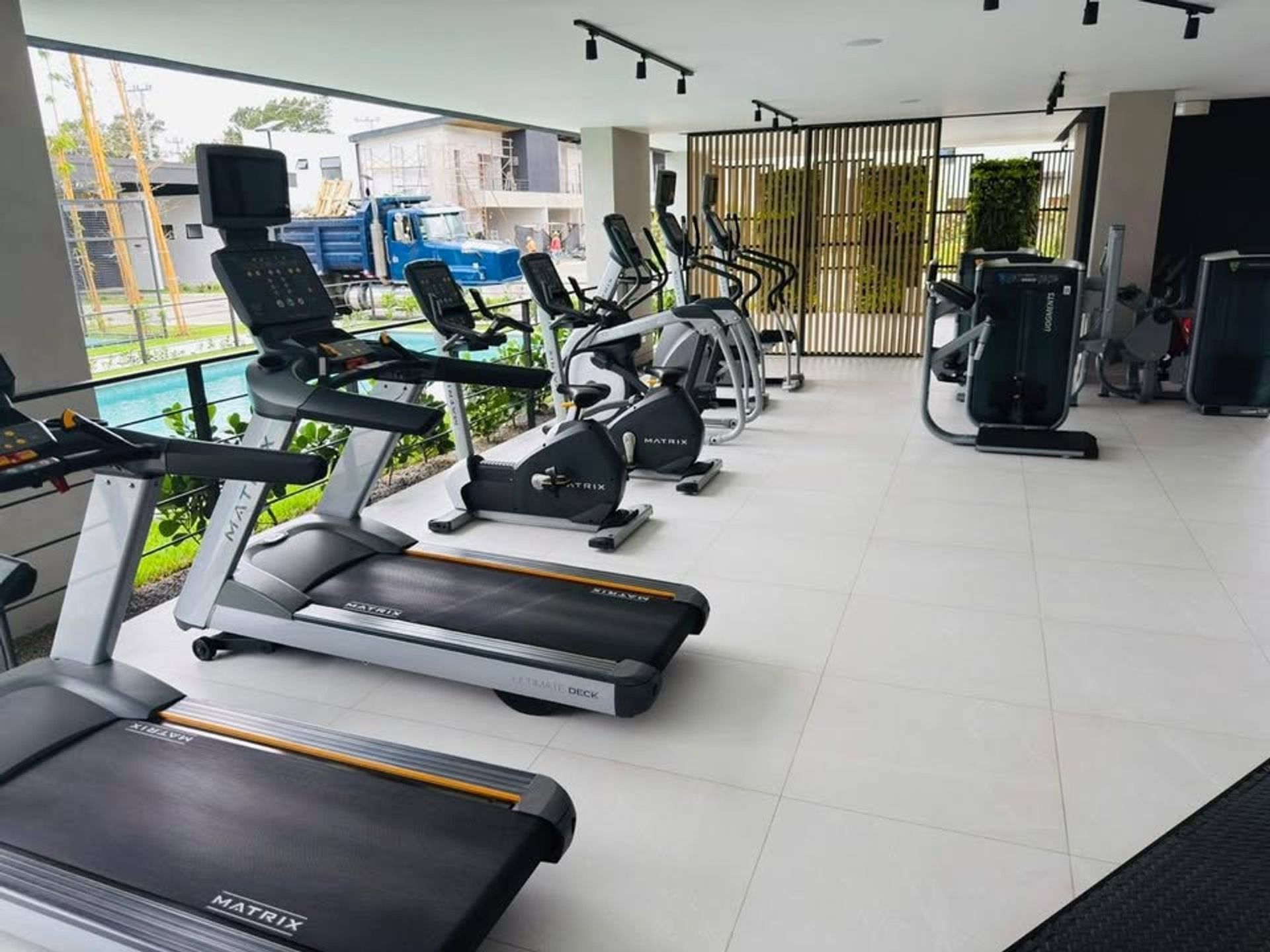 Latitud lindora 4 bedroom house for sale, venta de casa de casa de 4 habitaciones nueva en santa ana latitud lindora contemporar