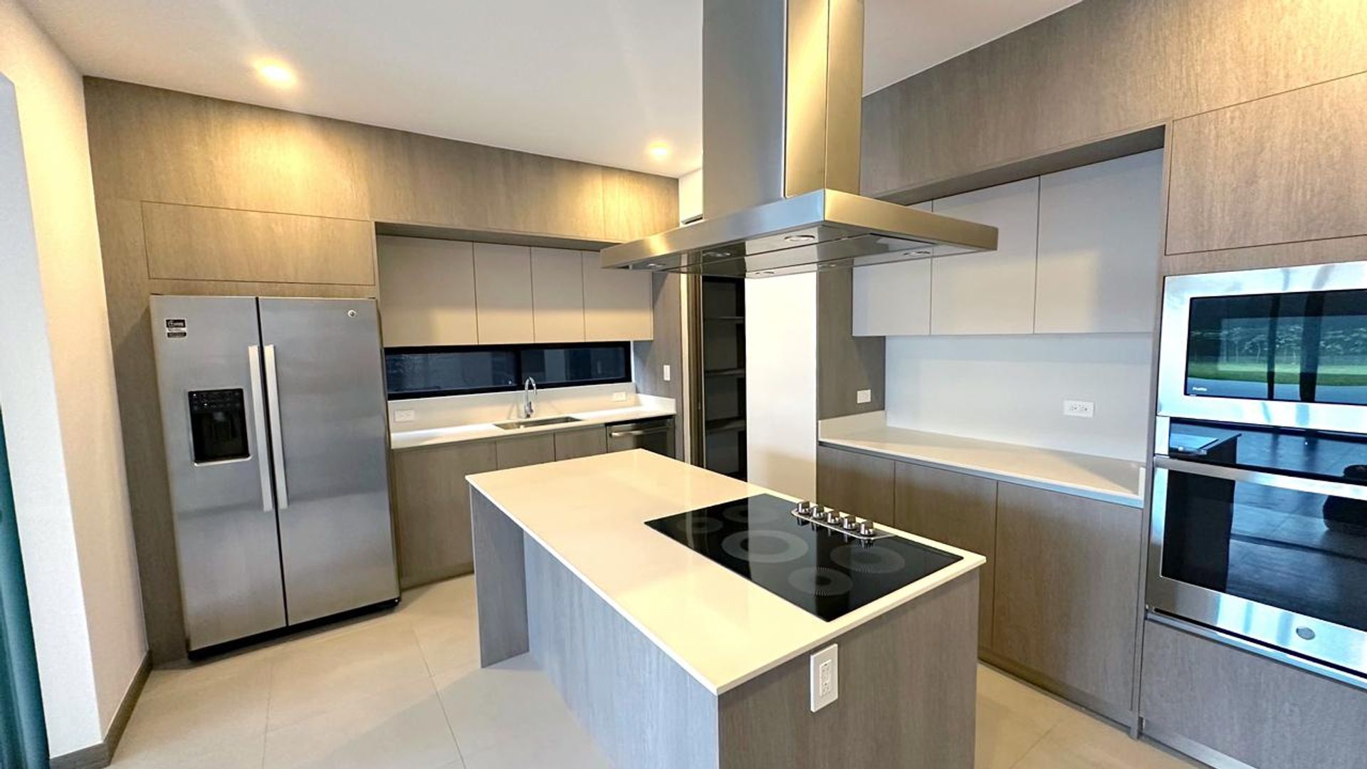 Latitud lindora 4 bedroom house for sale, venta de casa de casa de 4 habitaciones nueva en santa ana latitud lindora contemporar