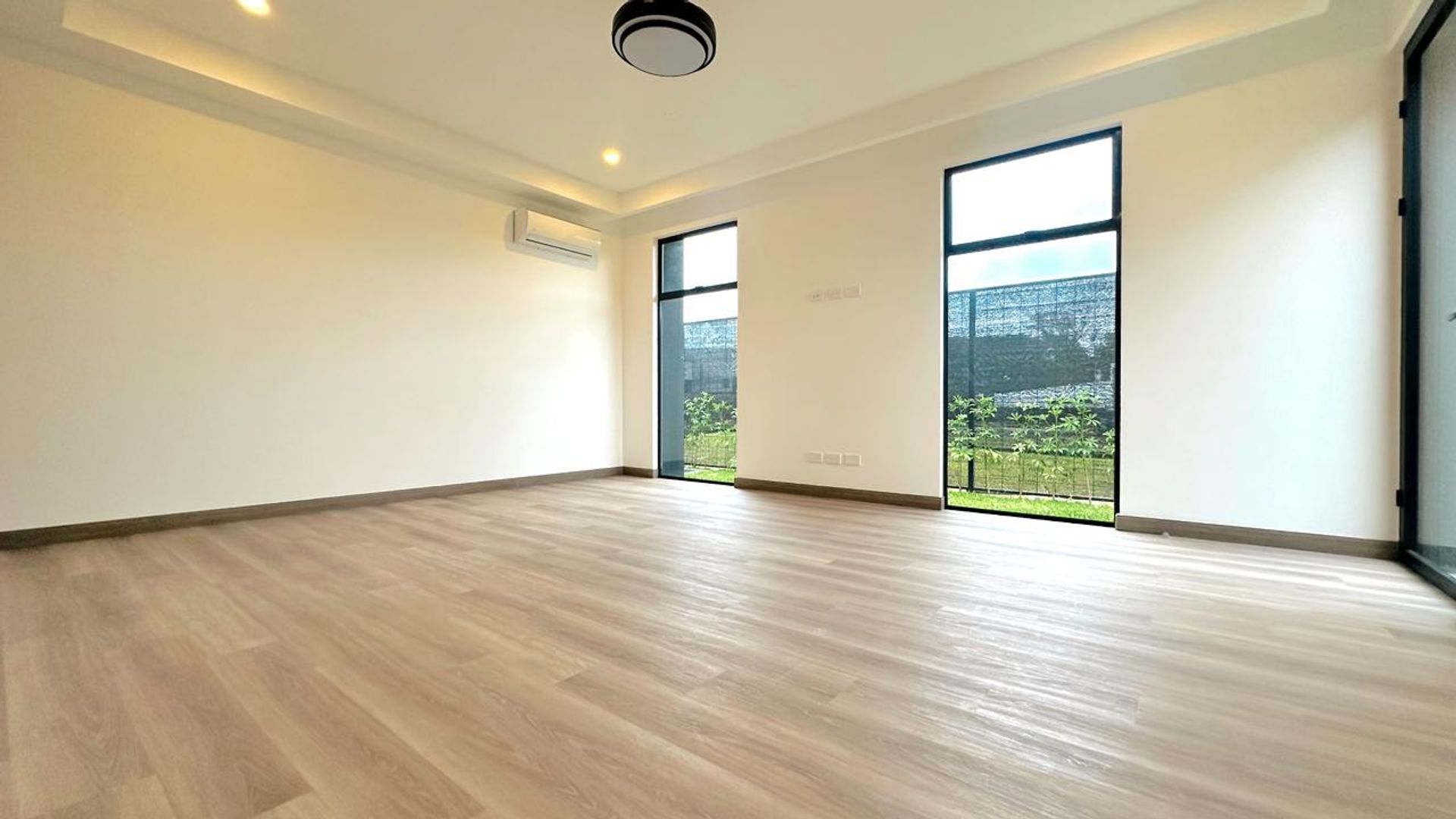 Latitud lindora 4 bedroom house for sale, venta de casa de casa de 4 habitaciones nueva en santa ana latitud lindora contemporar