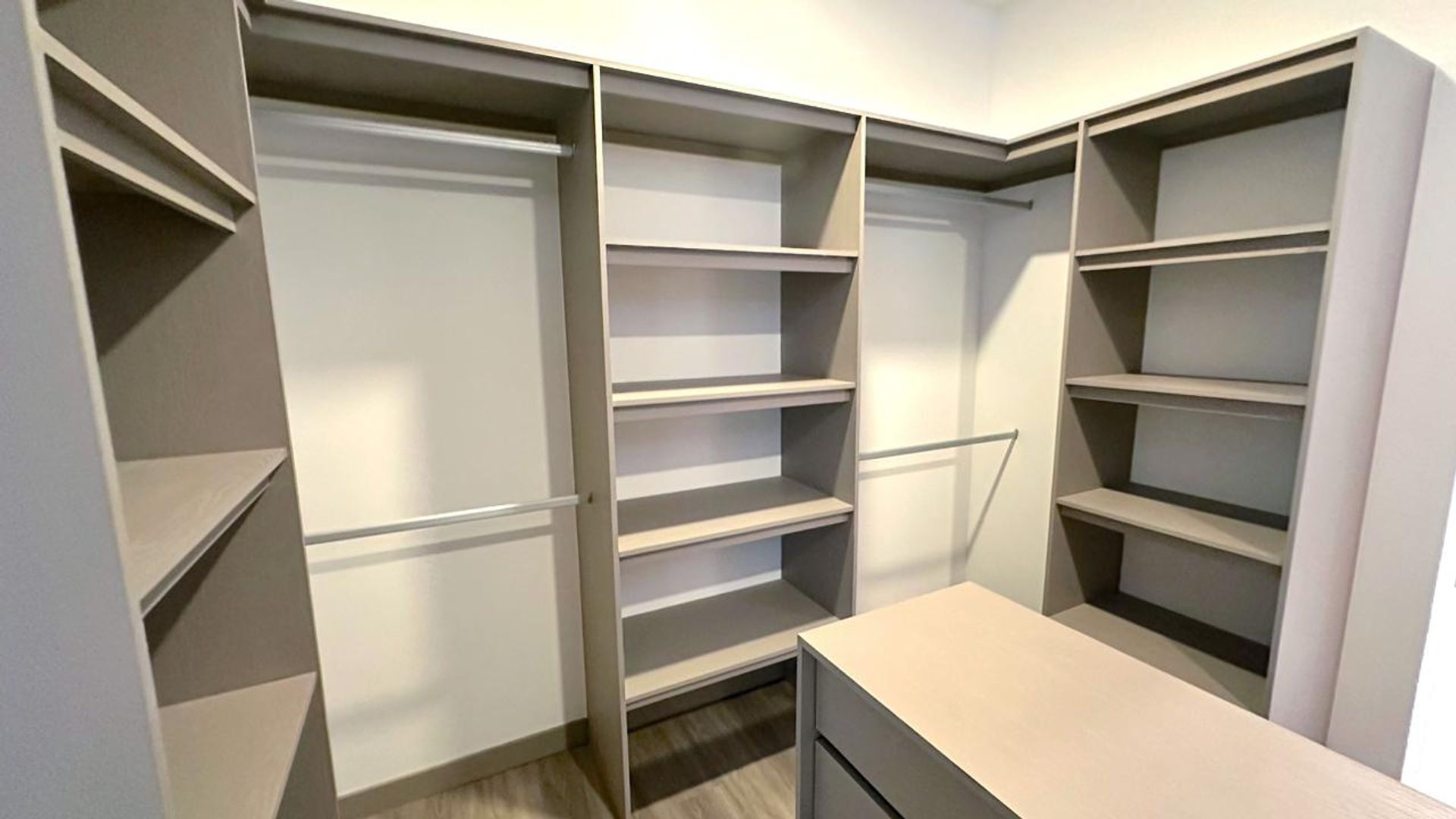 Latitud lindora 4 bedroom house for sale, venta de casa de casa de 4 habitaciones nueva en santa ana latitud lindora contemporar