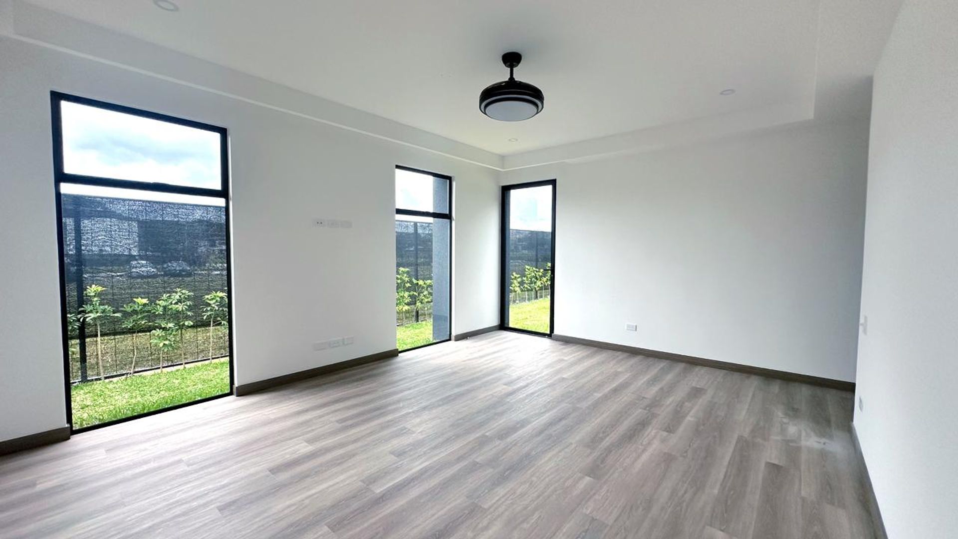 Latitud lindora 4 bedroom house for sale, venta de casa de casa de 4 habitaciones nueva en santa ana latitud lindora contemporar