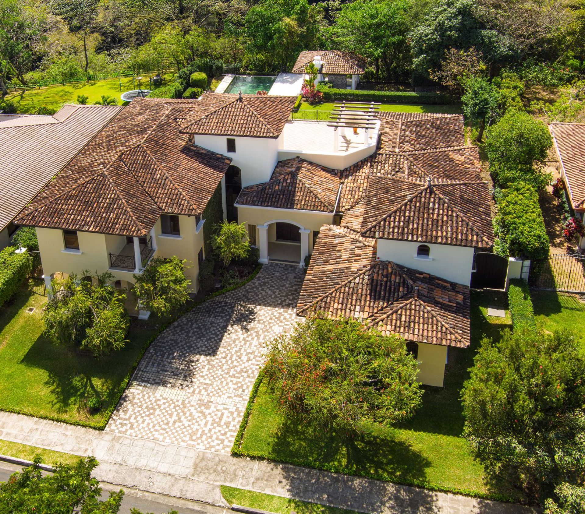 Valle del sol house for sale, luxury house for sale santa ana, golf course gated community costa rica, valle del sol golf course