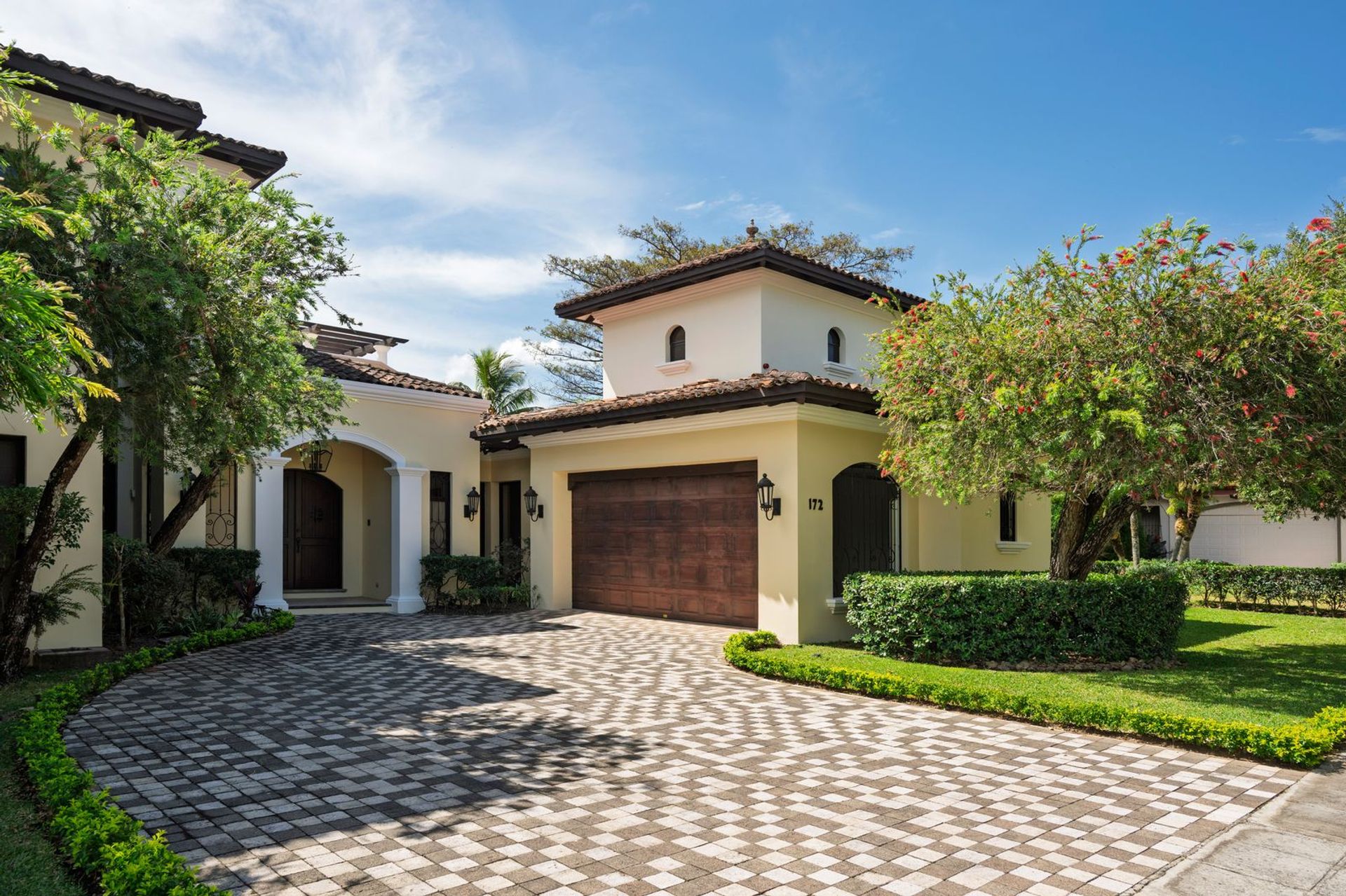 Valle del sol house for sale, luxury house for sale santa ana, golf course gated community costa rica, valle del sol golf course