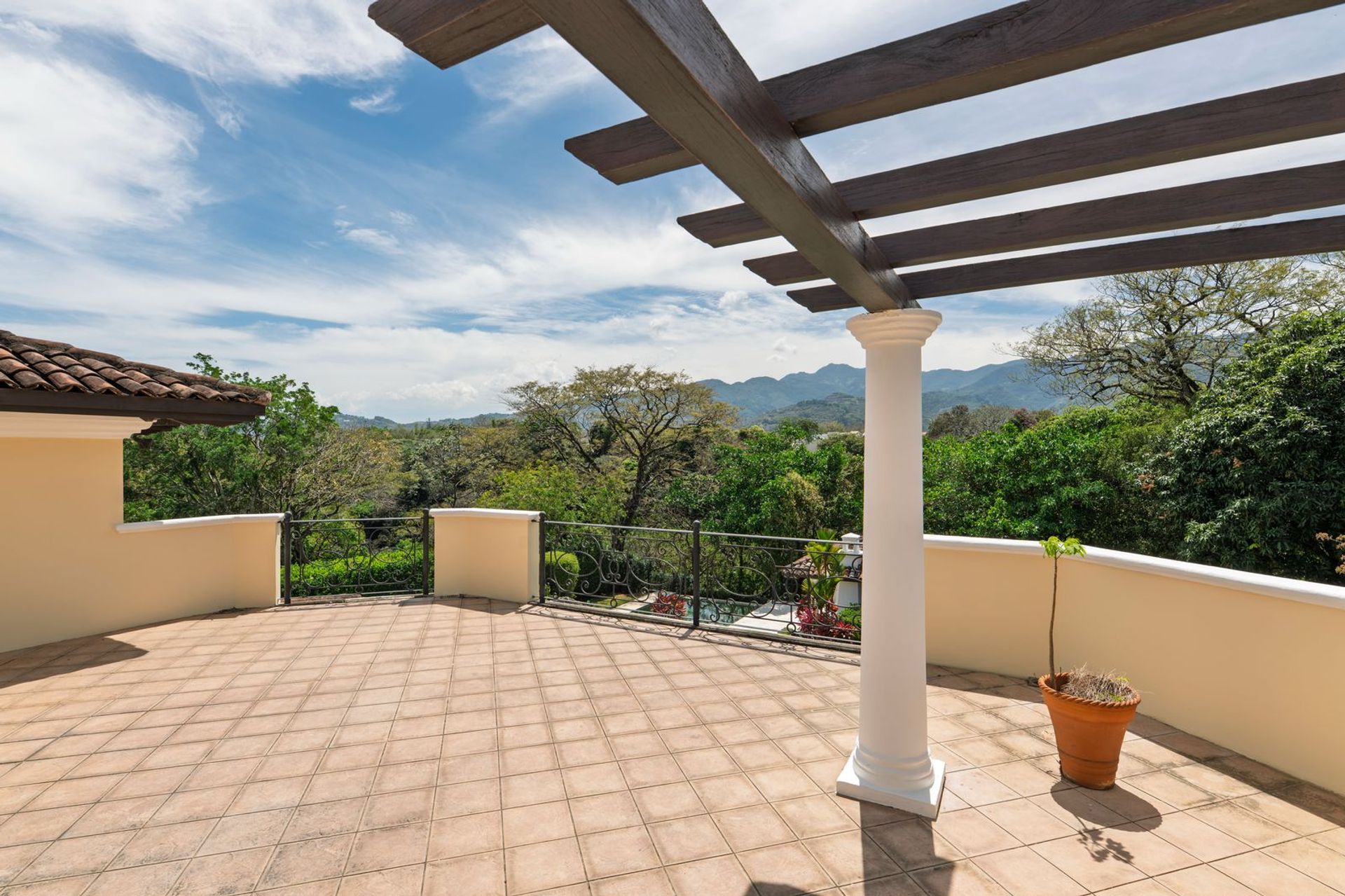 Valle del sol house for sale, luxury house for sale santa ana, golf course gated community costa rica, valle del sol golf course