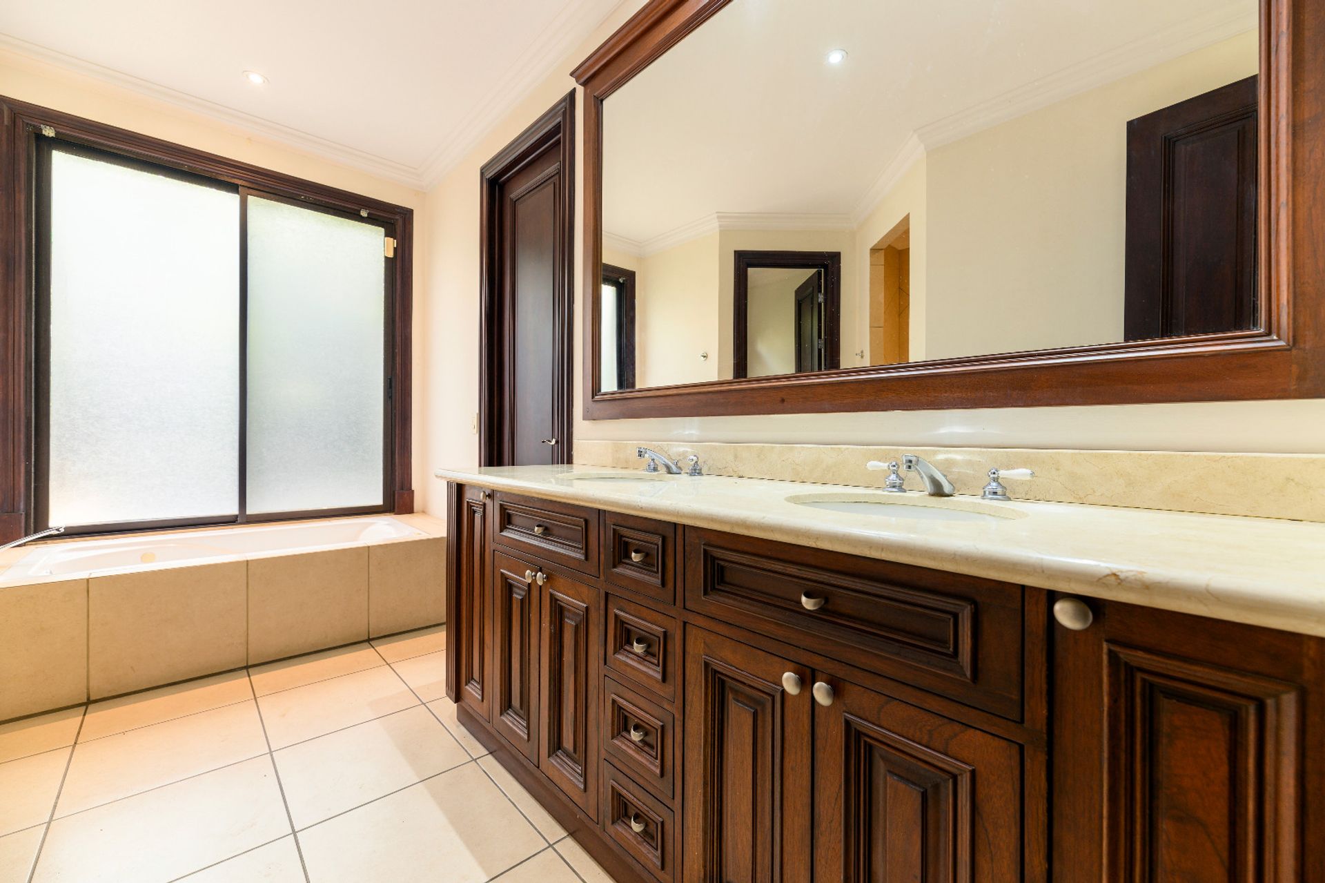 Valle del sol house for sale, luxury house for sale santa ana, golf course gated community costa rica, valle del sol golf course