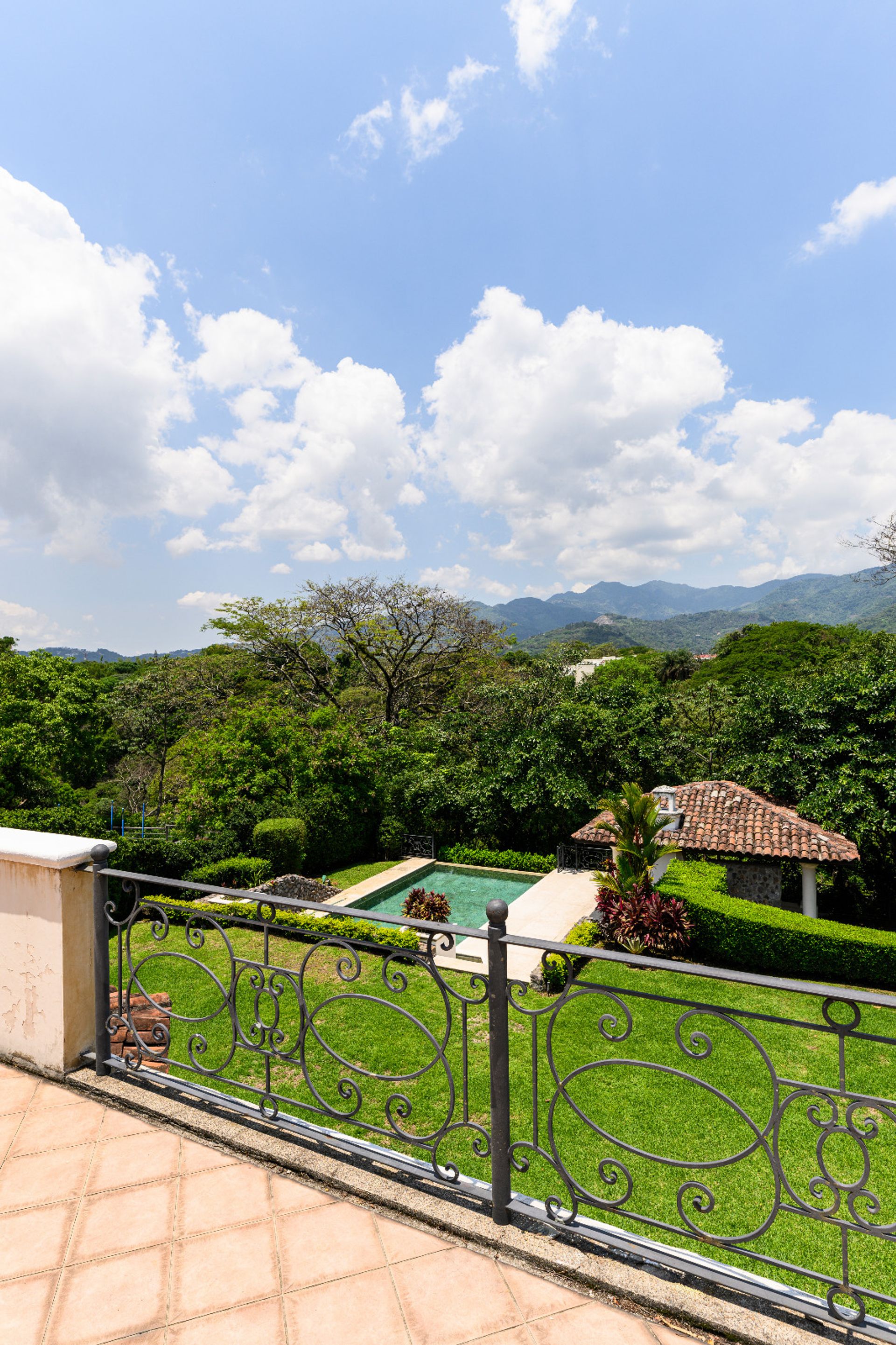 Valle del sol house for sale, luxury house for sale santa ana, golf course gated community costa rica, valle del sol golf course