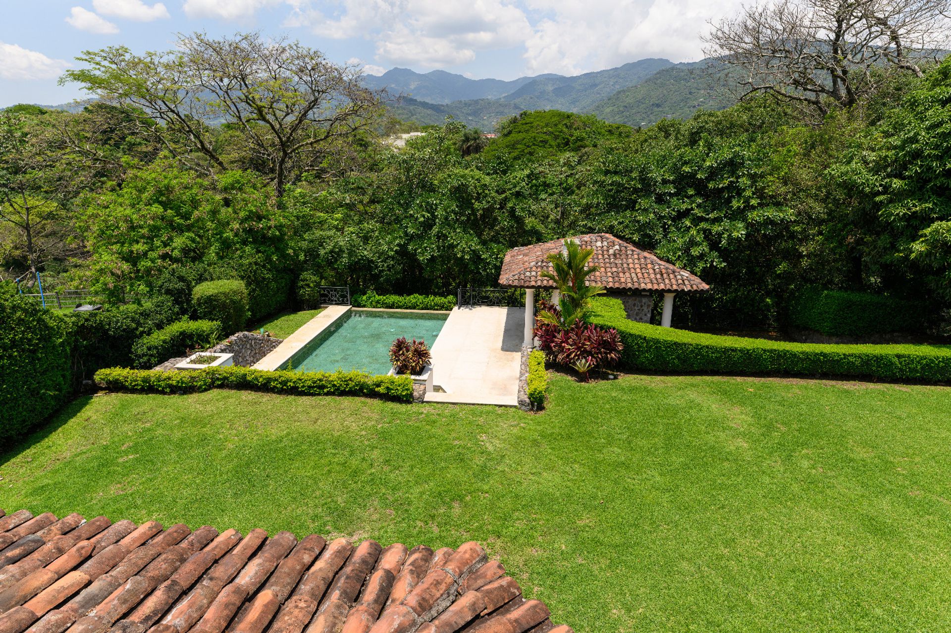 Valle del sol house for sale, luxury house for sale santa ana, golf course gated community costa rica, valle del sol golf course