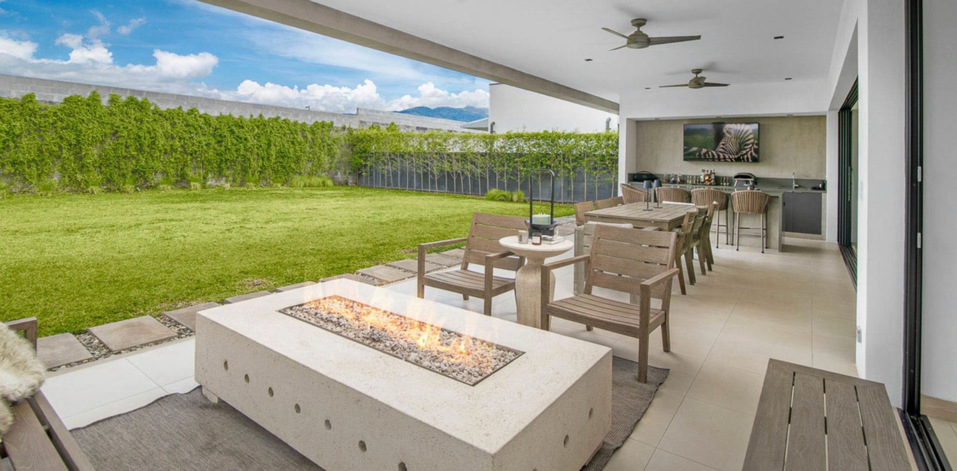 Condominio vereda lindora, venta de casa condominio santa ana, luxury home for sale lindora, valle del sol golf course lindora, 