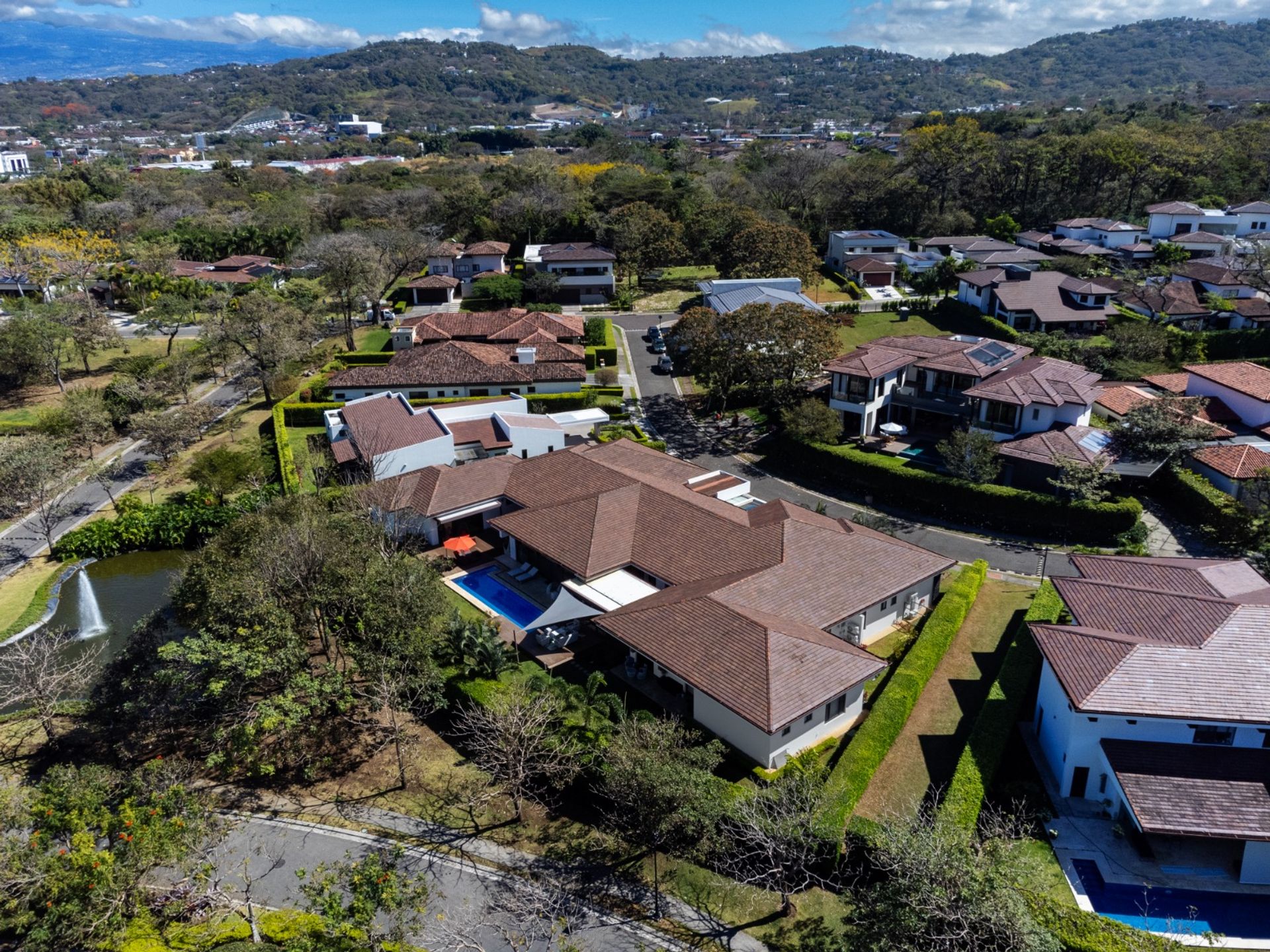 La hacienda santa ana, luxury 5 bd house for sale, maria fernanda Rivas, Bilash and charron real estate group