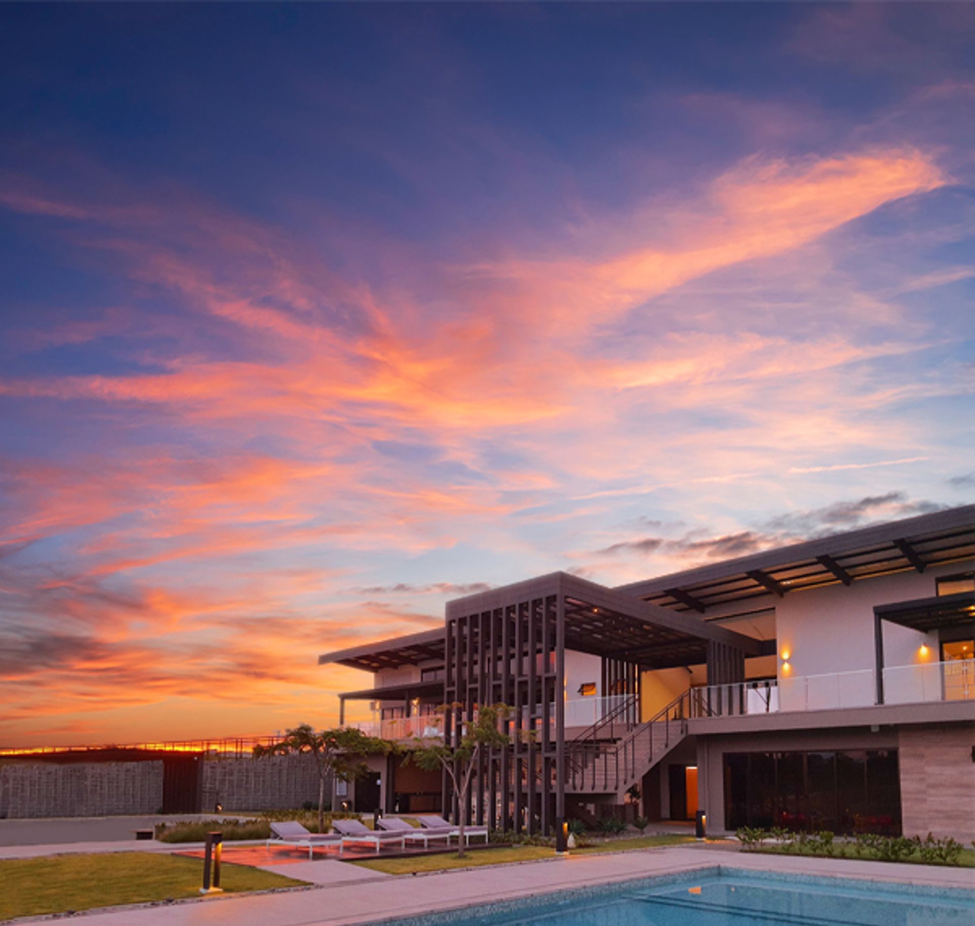 7be57527-mobile-heade-estefana