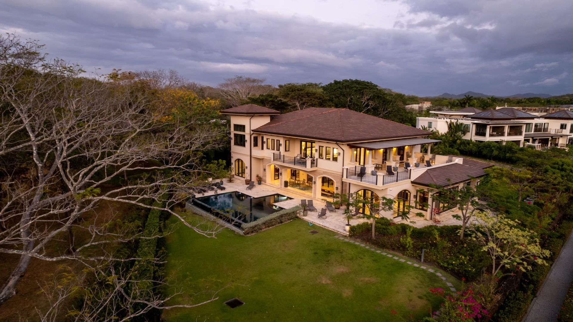 OCEAN FRONT OCEAN VIEW PROPERTIES HOUSE HACIENDA PINILLA GUANACASTE LA DULCE VIDA