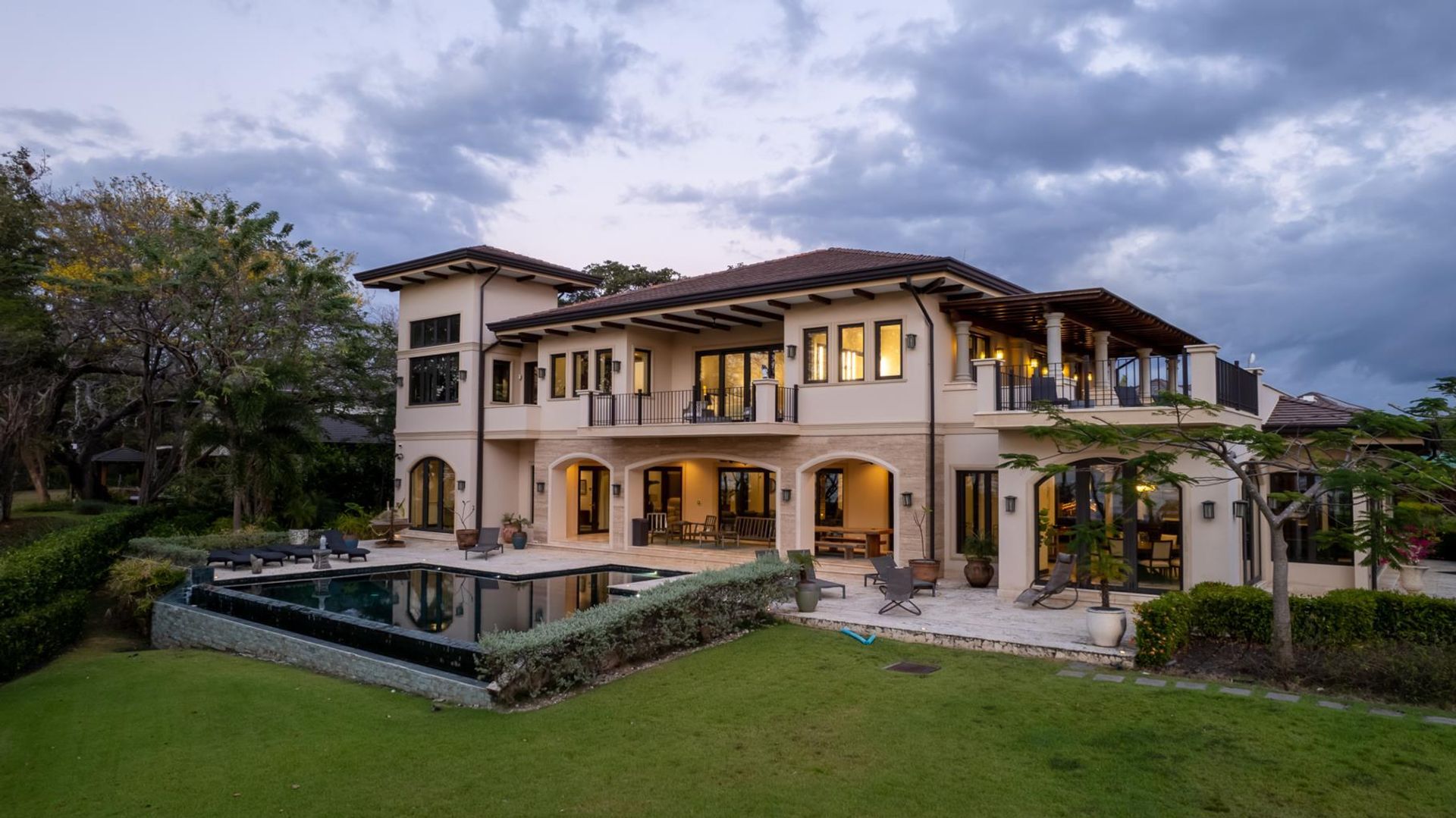 OCEAN FRONT OCEAN VIEW PROPERTIES HOUSE HACIENDA PINILLA GUANACASTE LA DULCE VIDA