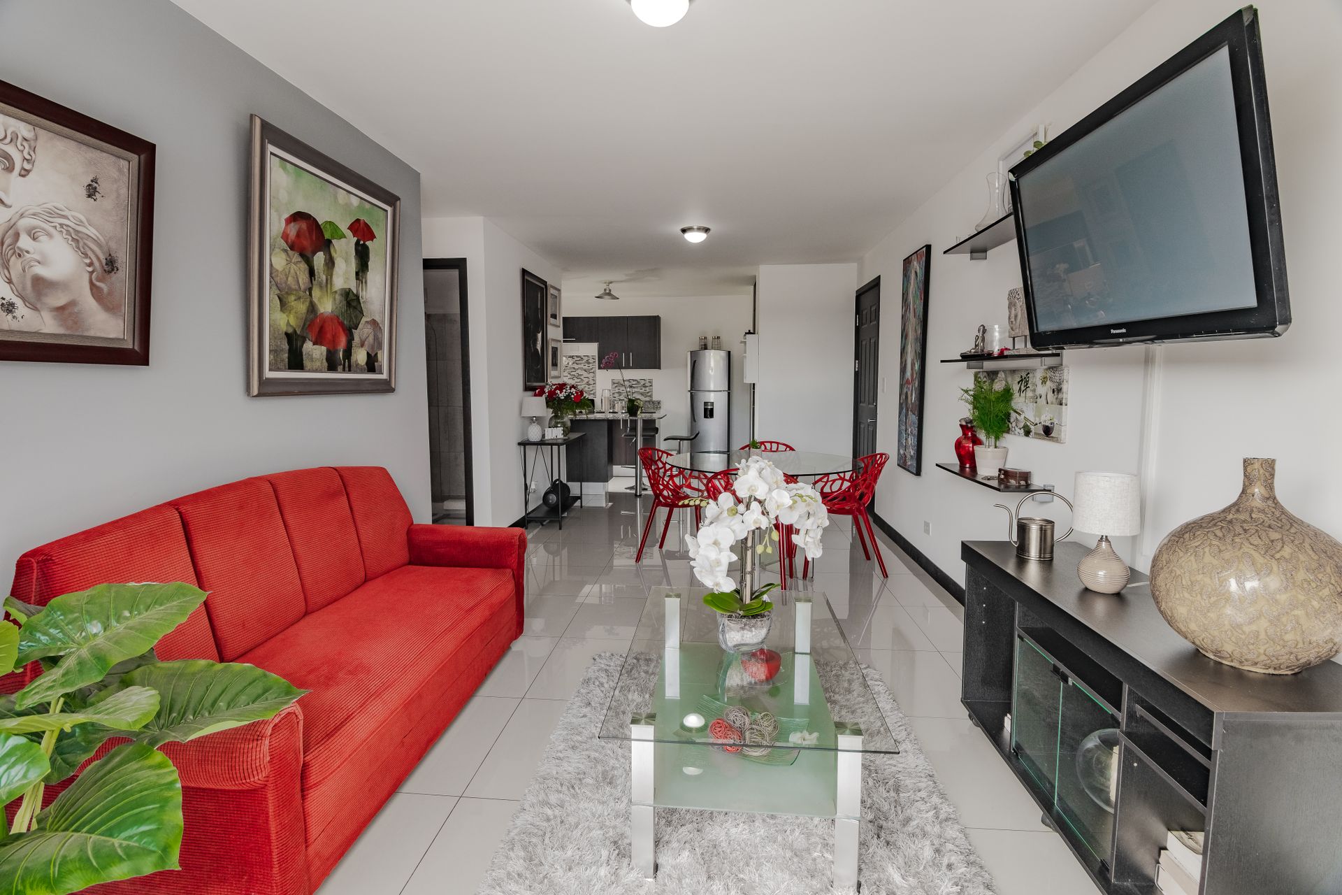 tv-room-integrated-with-dining-room-and-kitchen