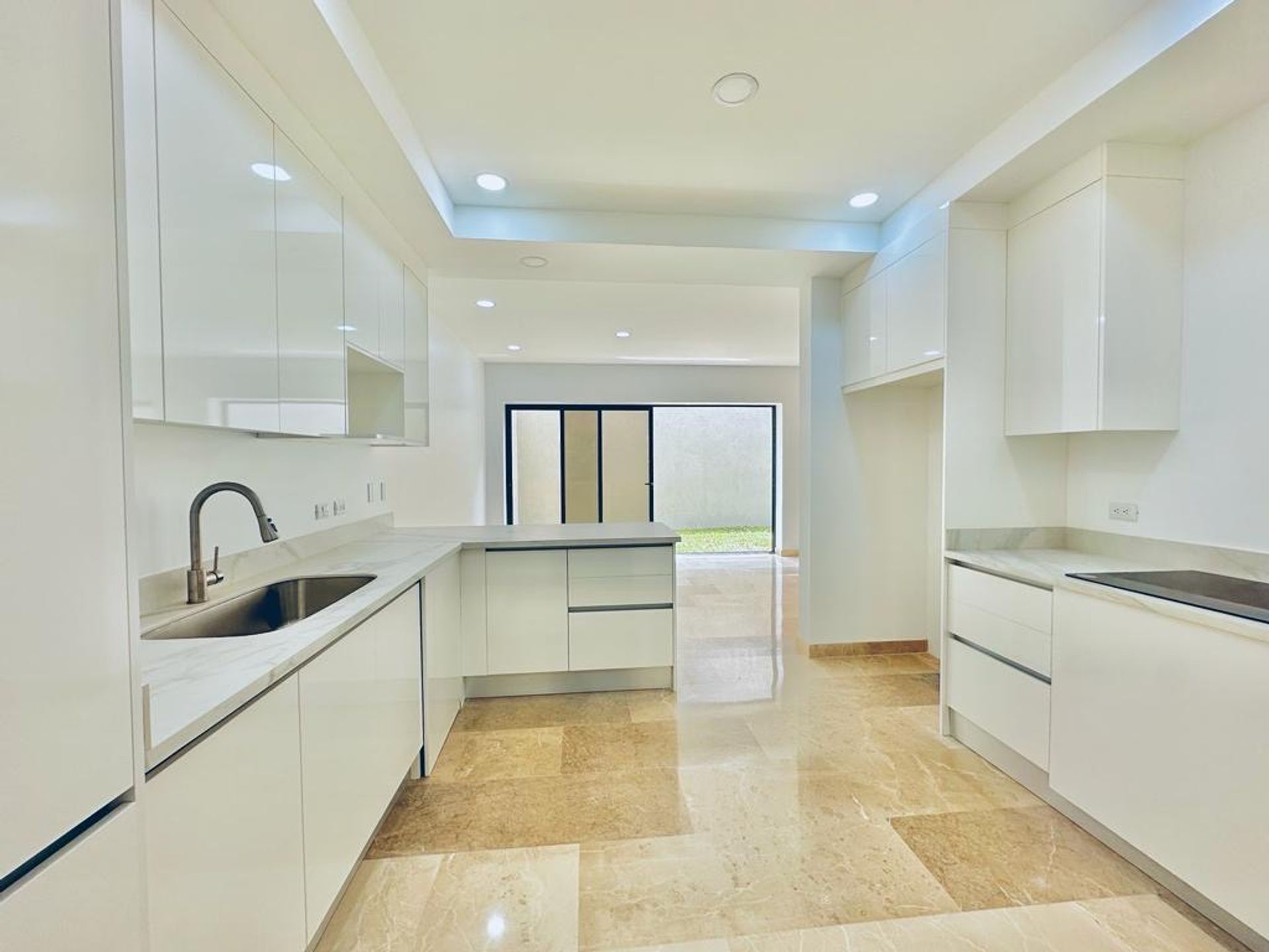 1b412963-27b6-439b-b28f-d47ed9542554