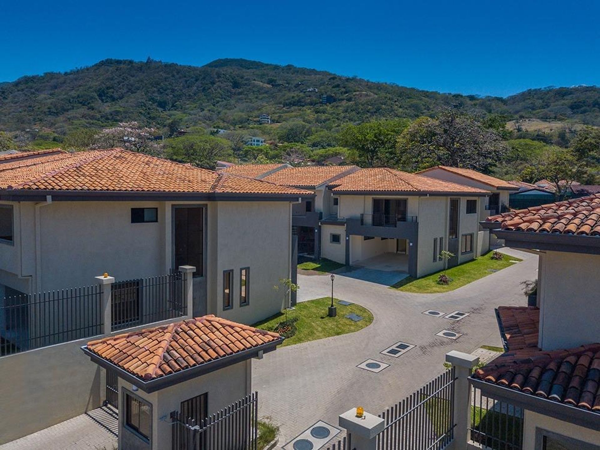 1b699d5b-4df7-49c4-8751-c4fb13324d8d