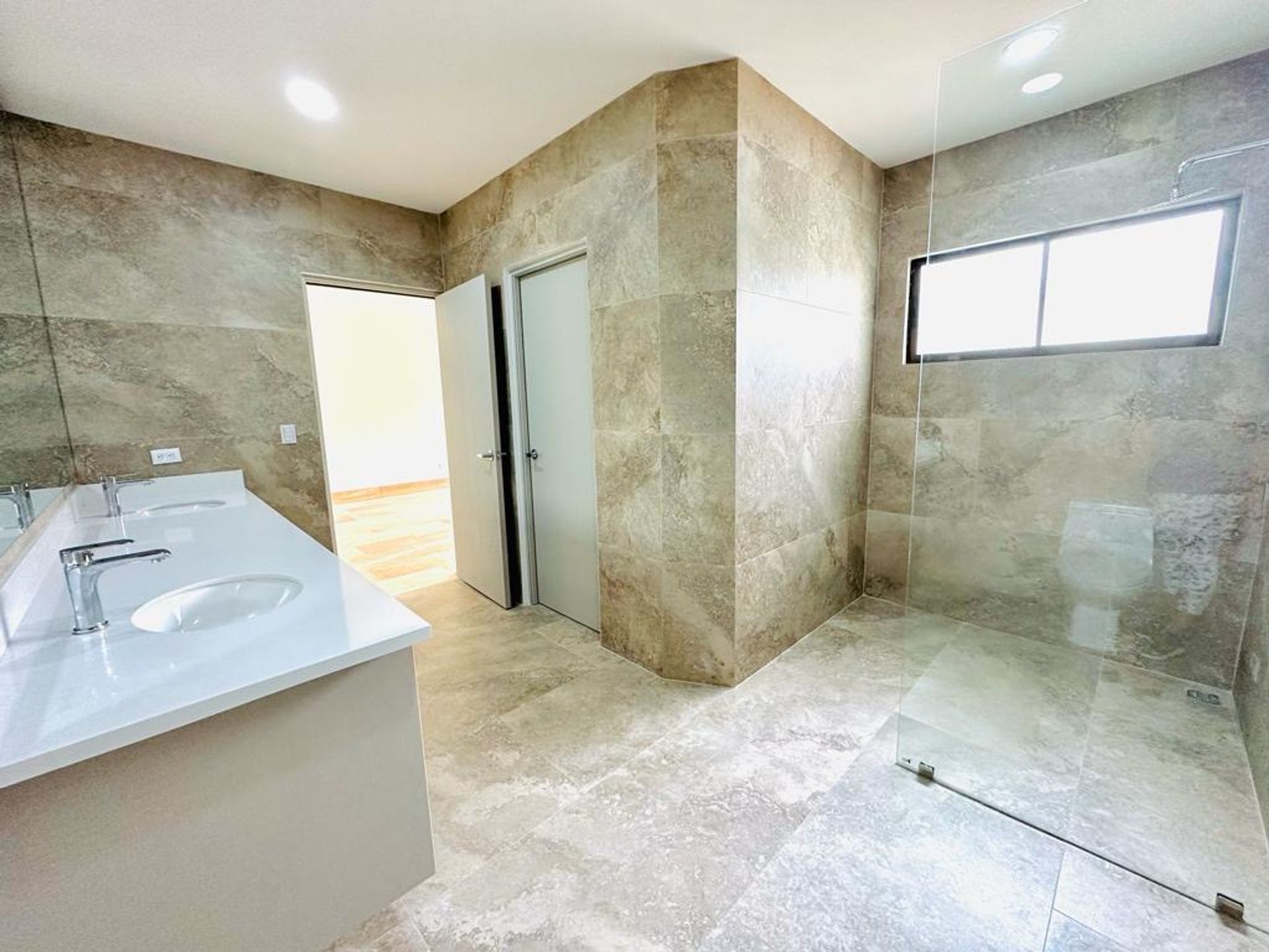 6a751a7d-6612-400d-ad1d-e81e72fff061