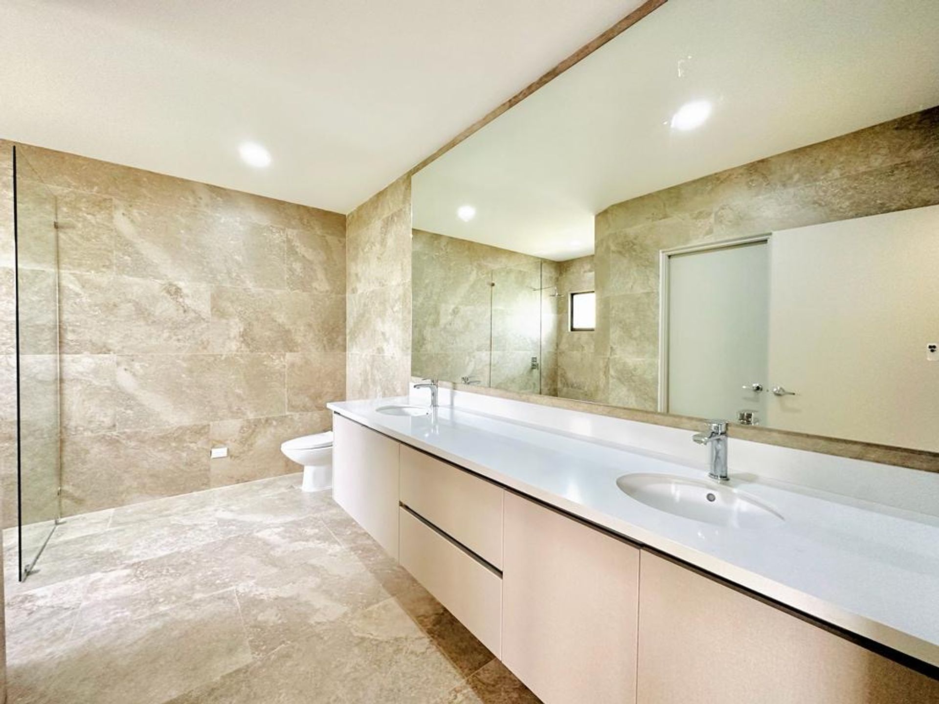 990ee7e0-fcbd-496b-9a05-7ee8a0a8cdeb