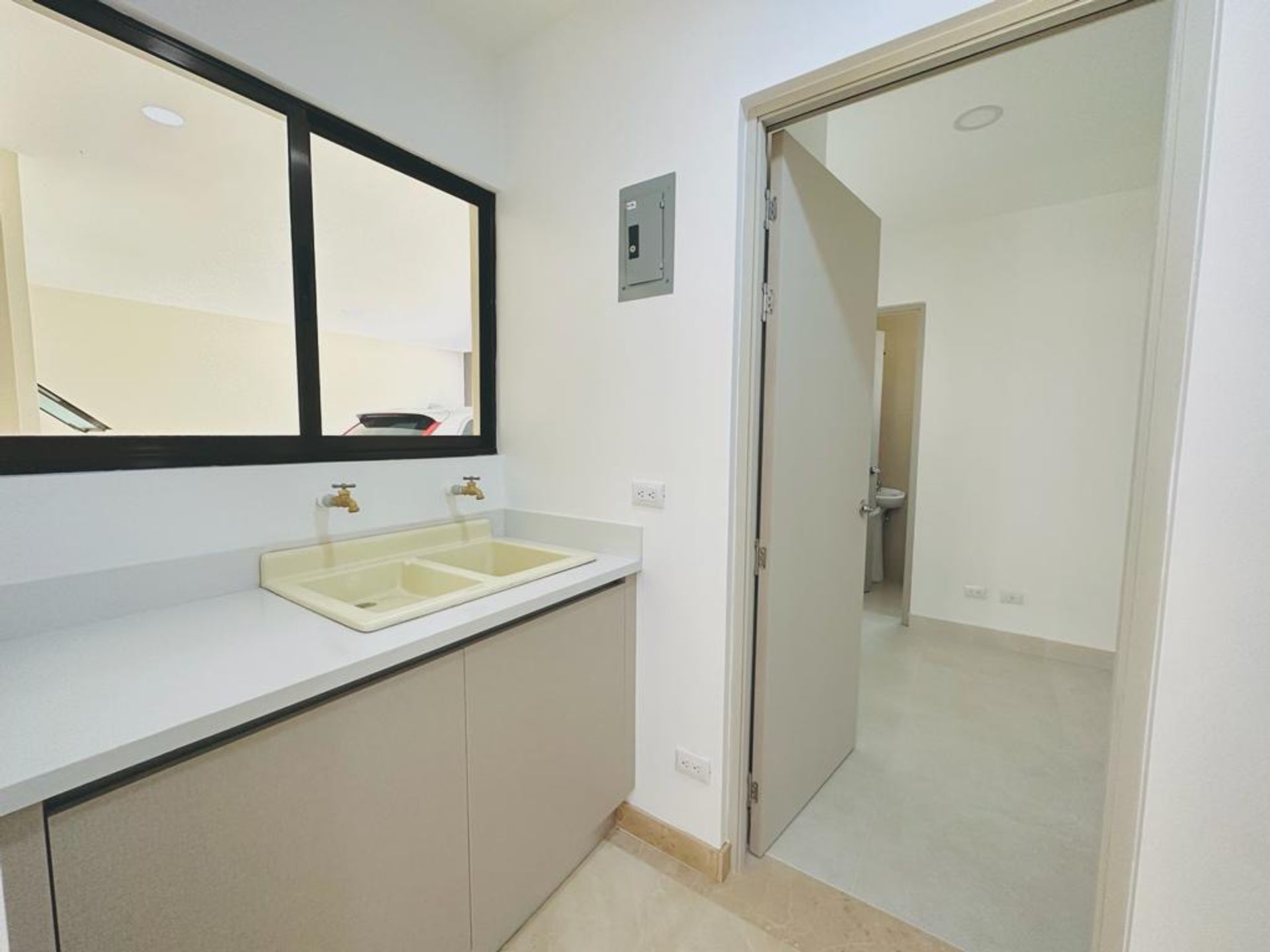 c59f2ec9-ed9e-4910-b838-35d9fe554126