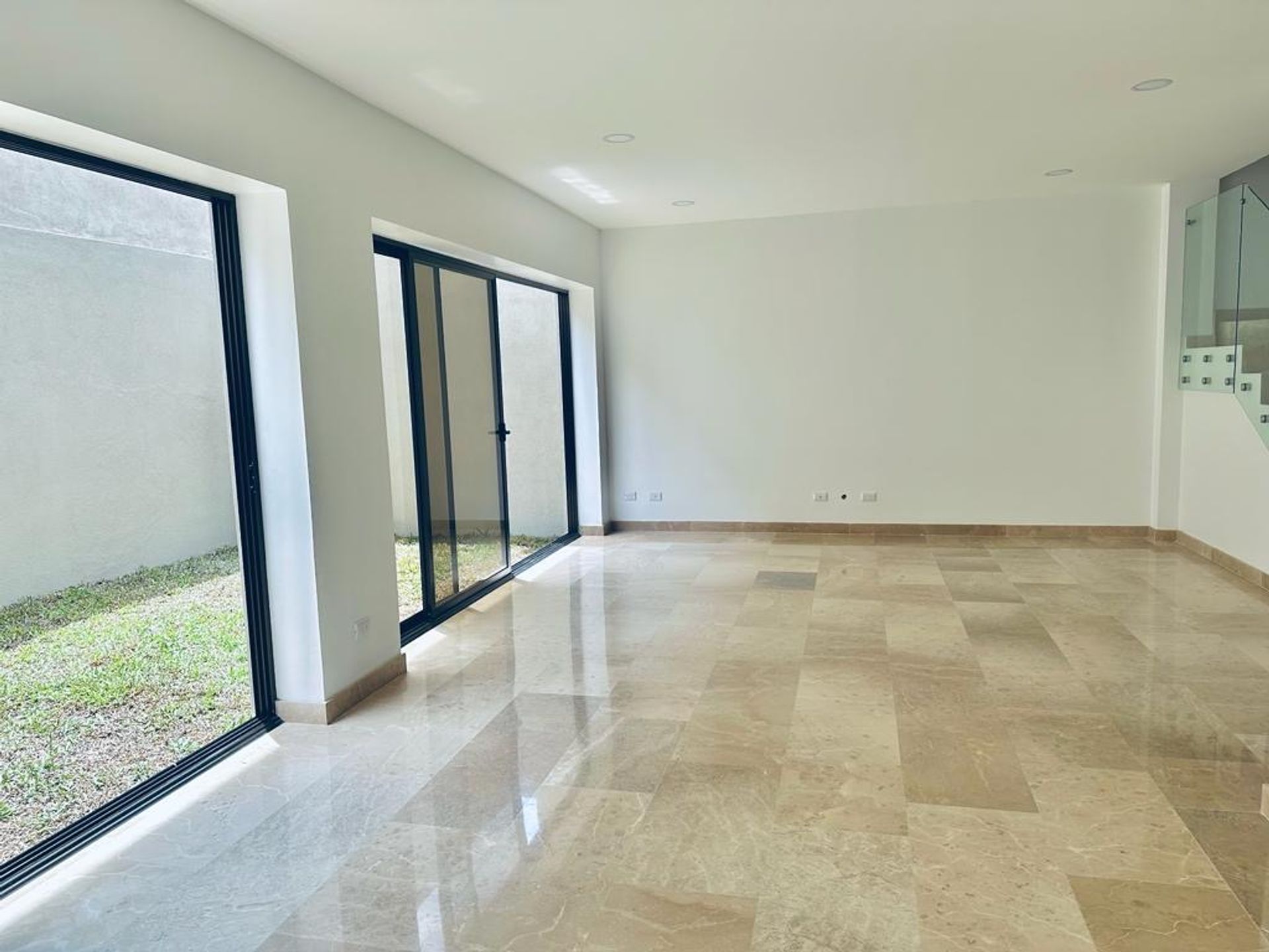 de1957fb-e1f1-4fff-95c3-521a3b5d9a59