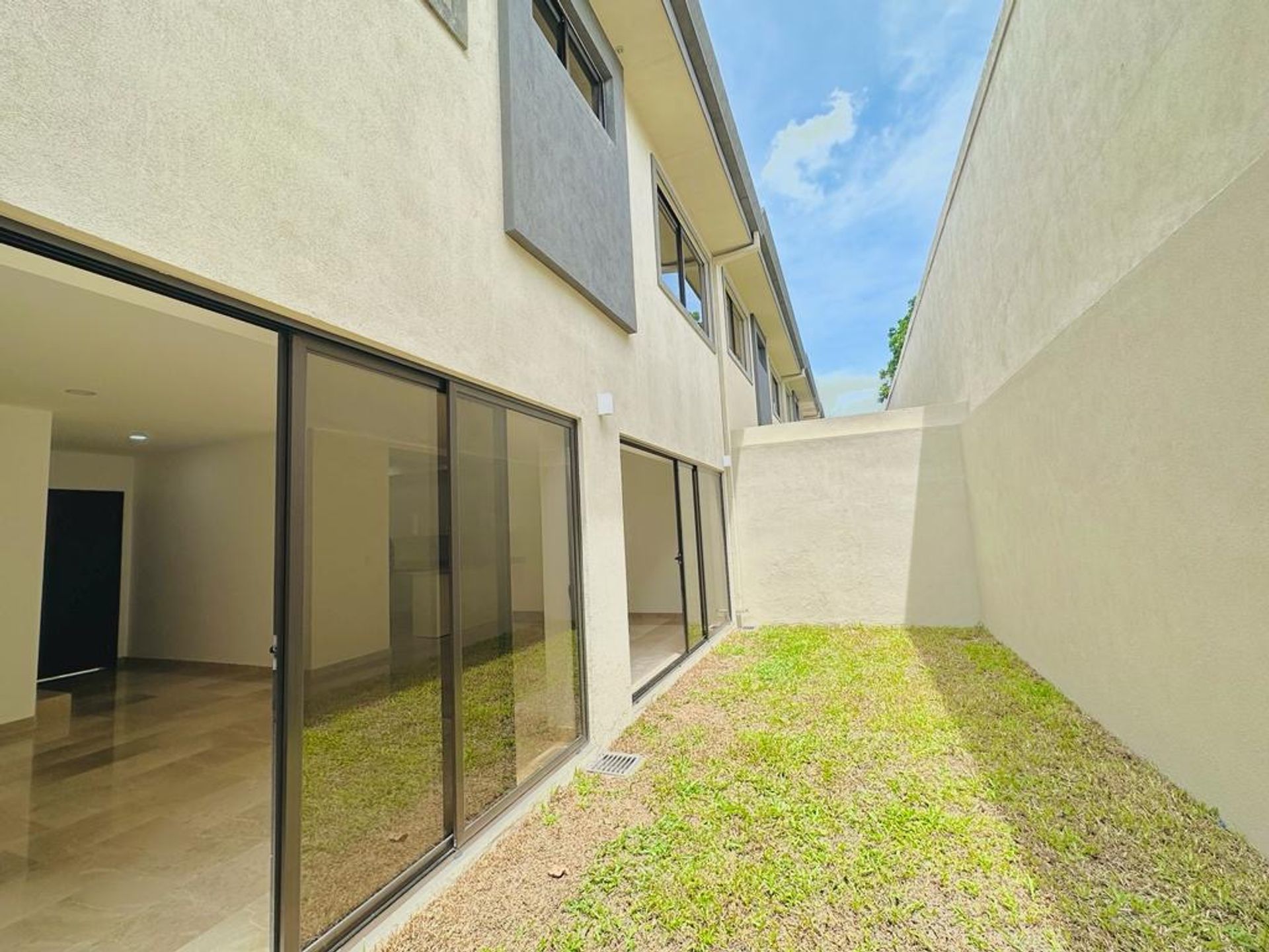 f5160bb9-1cf6-474a-b3f5-ee89f3d6c70c