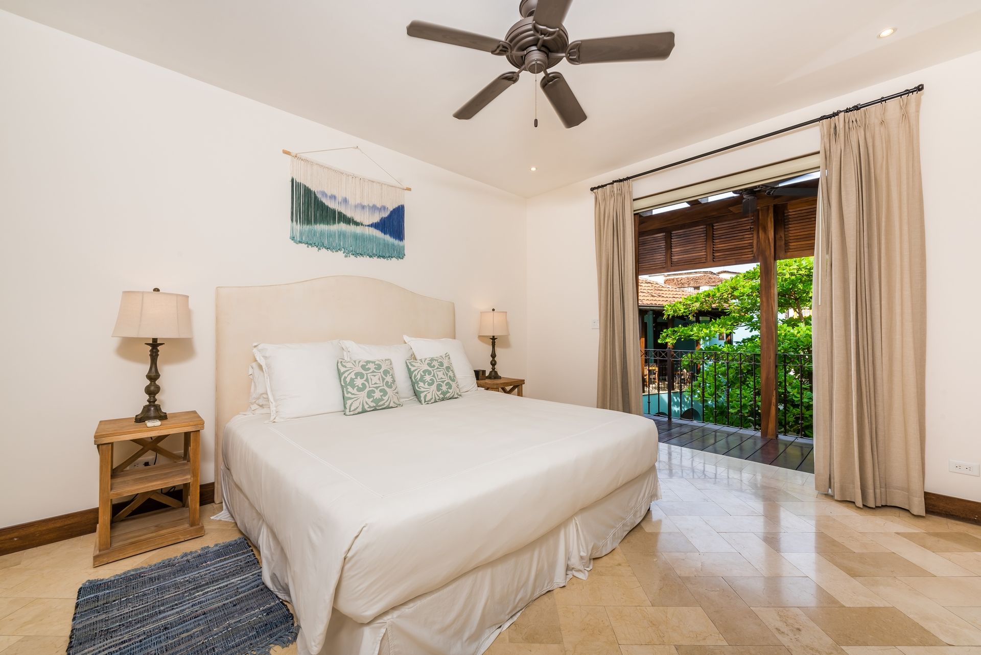 24-plaza-carlota-4-1