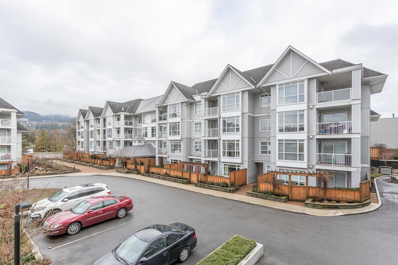 102 - 3148 St Johns Street, Port Moody photo number 1 102 - 3148 St Johns Street, Port Moody photo number 1