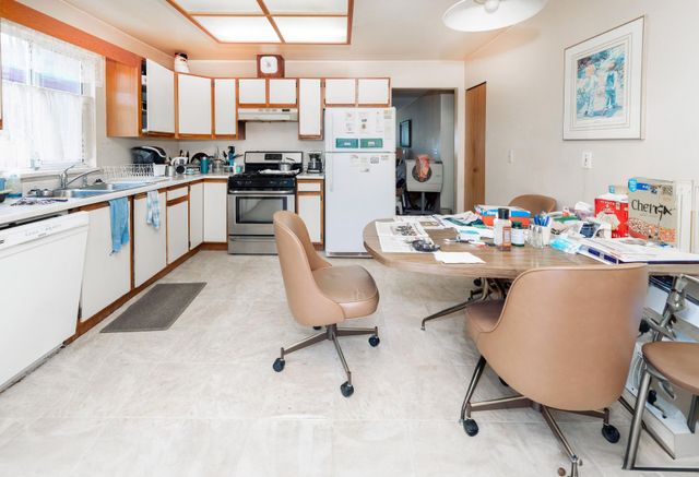 3922-cedar-drive-0-0-02 at 3922 Cedar Drive, Lincoln Park PQ, Port Coquitlam 3922-cedar-drive-0-0-02 at 3922 Cedar Drive, Lincoln Park PQ, Port Coquitlam