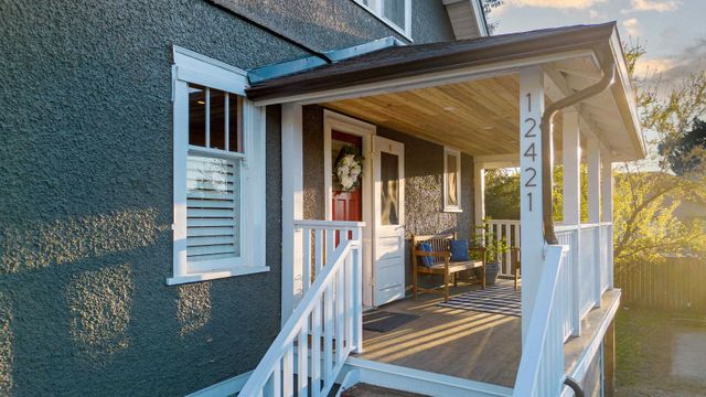 Main Entrance Porch 12421-colemore-street-west-central-maple-ridge-01 at 12421 Colemore Street, West Central, Maple Ridge Main Entrance Porch 12421-colemore-street-west-central-maple-ridge-01 at 12421 Colemore Street, West Central, Maple Ridge