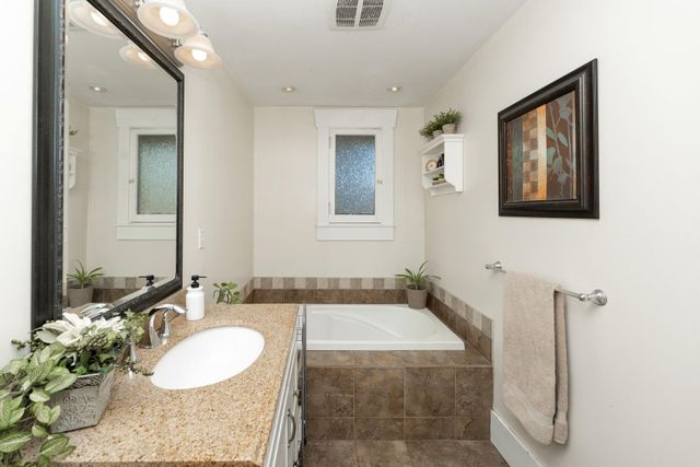 Main Bathroom 12421-colemore-street-west-central-maple-ridge-26 at 12421 Colemore Street, West Central, Maple Ridge Main Bathroom 12421-colemore-street-west-central-maple-ridge-26 at 12421 Colemore Street, West Central, Maple Ridge