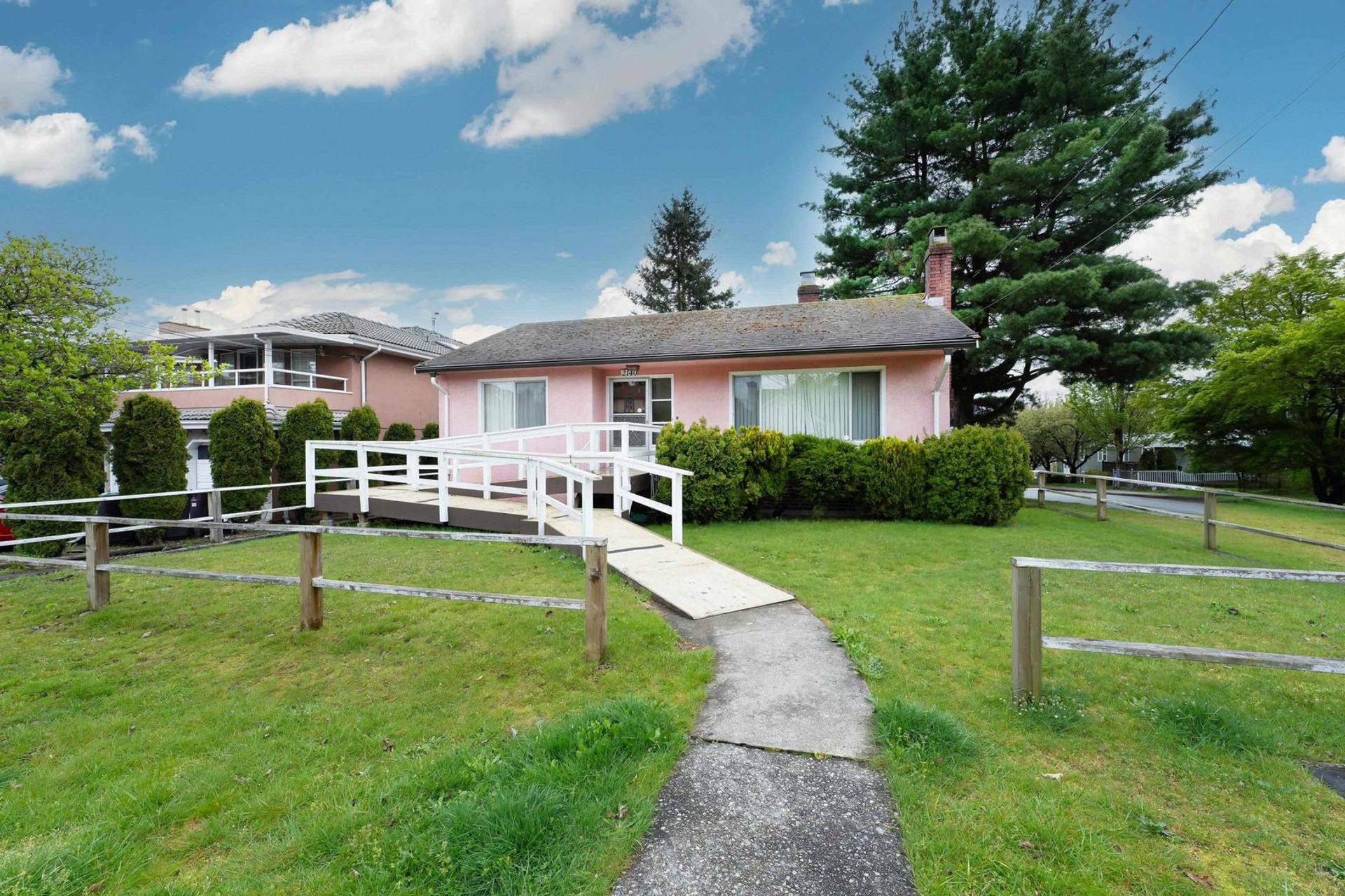 2140 Edinburgh Street, Connaught Heights, New Westminster photo number 1 2140 Edinburgh Street, Connaught Heights, New Westminster photo number 1