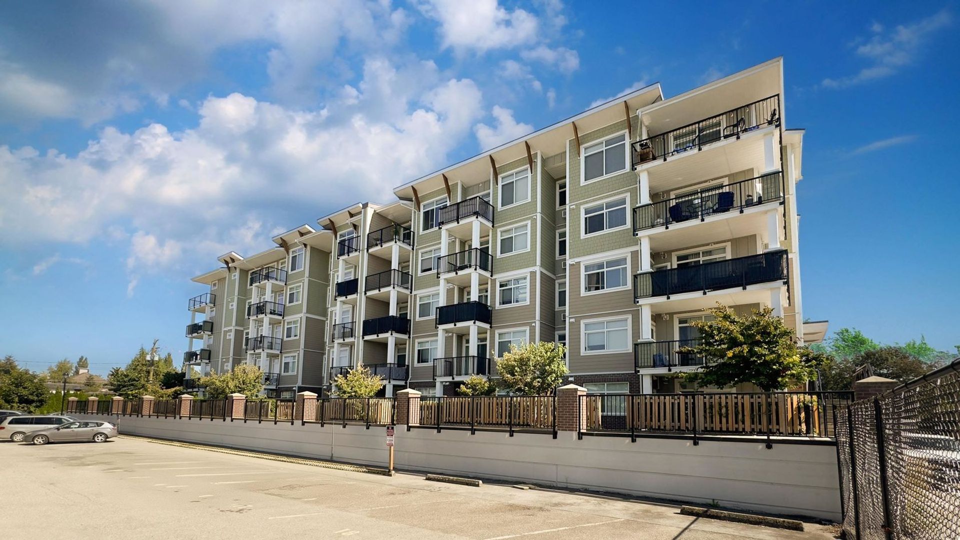 513 - 20686 Eastleigh Crescent, Langley City, Langley photo number 1 513 - 20686 Eastleigh Crescent, Langley City, Langley photo number 1