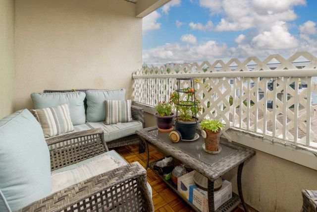 22230-north-avenue-west-central-maple-ridge-18 at 401 - 22230 North Avenue, West Central, Maple Ridge