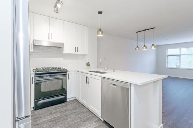 300-klahanie-drive-port-moody-centre-port-moody-09 at 302 - 300 Klahanie Drive, Port Moody Centre, Port Moody