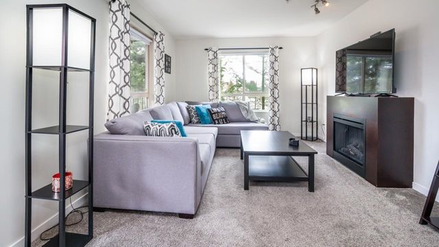 7a114aa10d20b1c1692d7344922d4e211a9ff36a at 302 - 11667 Haney Bypass