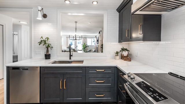 48a5bcfdfdbd9a108ce094e0bbfb601df281aeaf at 58 - 22308 124 Avenue