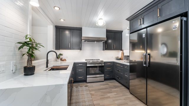 6f5dadbaee44efc9c5c2b179283a3809ac9622fd at 58 - 22308 124 Avenue