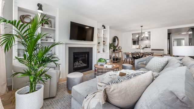 755b62b563c24b6564accac566eae21562822188 at 58 - 22308 124 Avenue