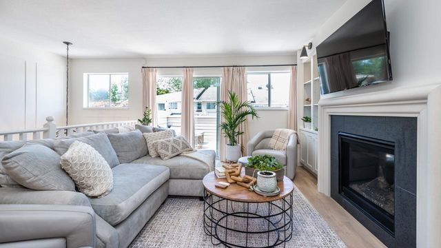 a95b6470adc17f8042f52fc1d3a9d4810b5b6644 at 58 - 22308 124 Avenue