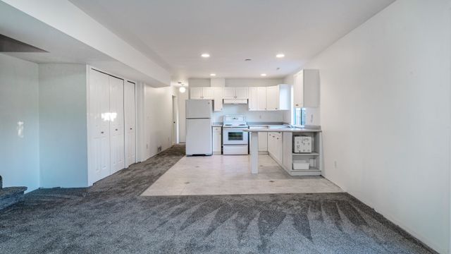 65ae927759f5f0cf3eba0fd2b8dee59cf341c5e7 at 11697 Glenhurst Street