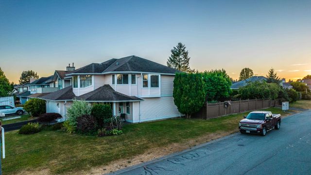 971fd7b7a6ea40e231ab6a9f054981af2ec39eee at 11697 Glenhurst Street