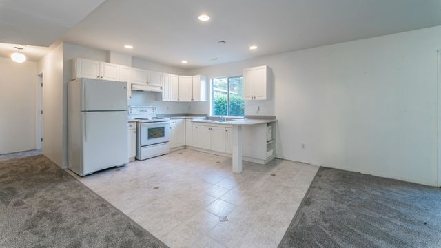 a2b2ddc4a2450608a169ab199b4e372e5ebb070f at 11697 Glenhurst Street