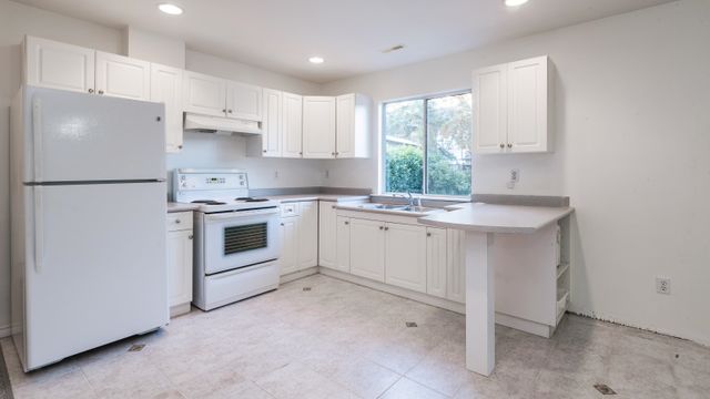 b9b38f0e39d416db2ae68bc46d8de80307526a94 at 11697 Glenhurst Street