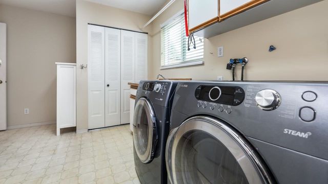 7ad2dfc5f7794dfa00738967730f602f3aa542b7 at 19590 Somerset Drive, Pitt Meadows, Bc, V3y 2l4